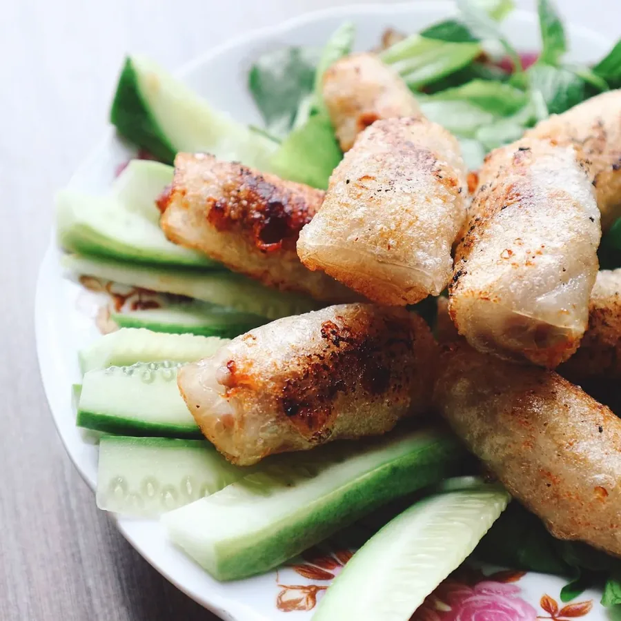 Sân ngoài trời buổi tối